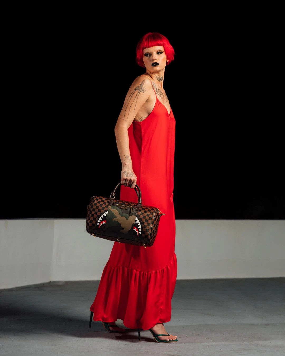 SPRAYGROUND EXTERIOR GOLD ZIP POCKET SHARKS IN PARIS MINI DUFFLE - Image 2