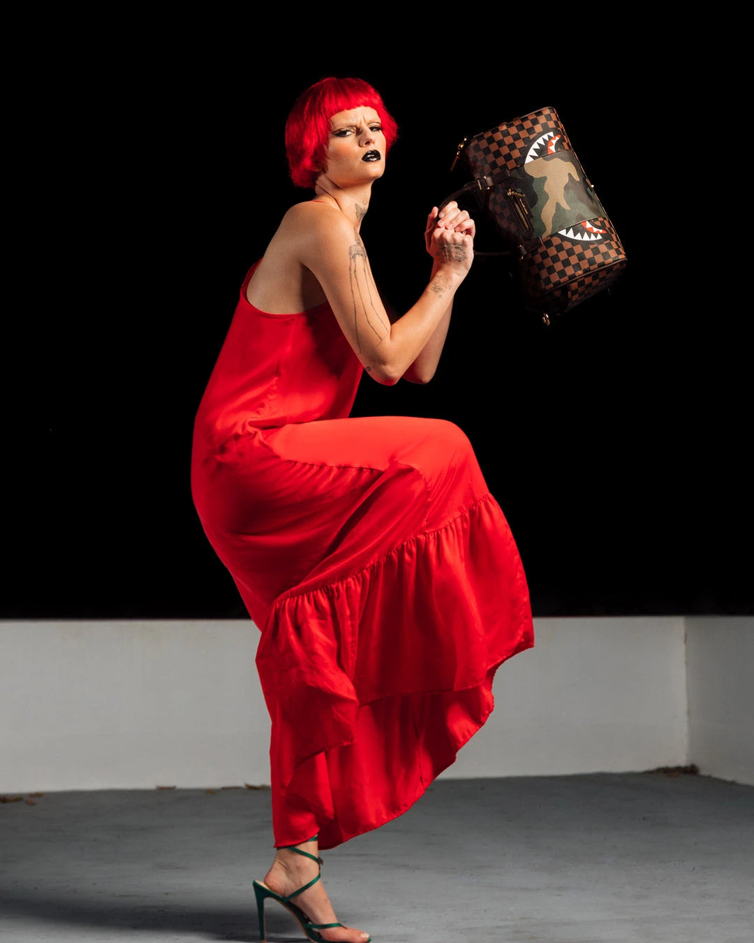 SPRAYGROUND EXTERIOR GOLD ZIP POCKET SHARKS IN PARIS MINI DUFFLE - Image 4