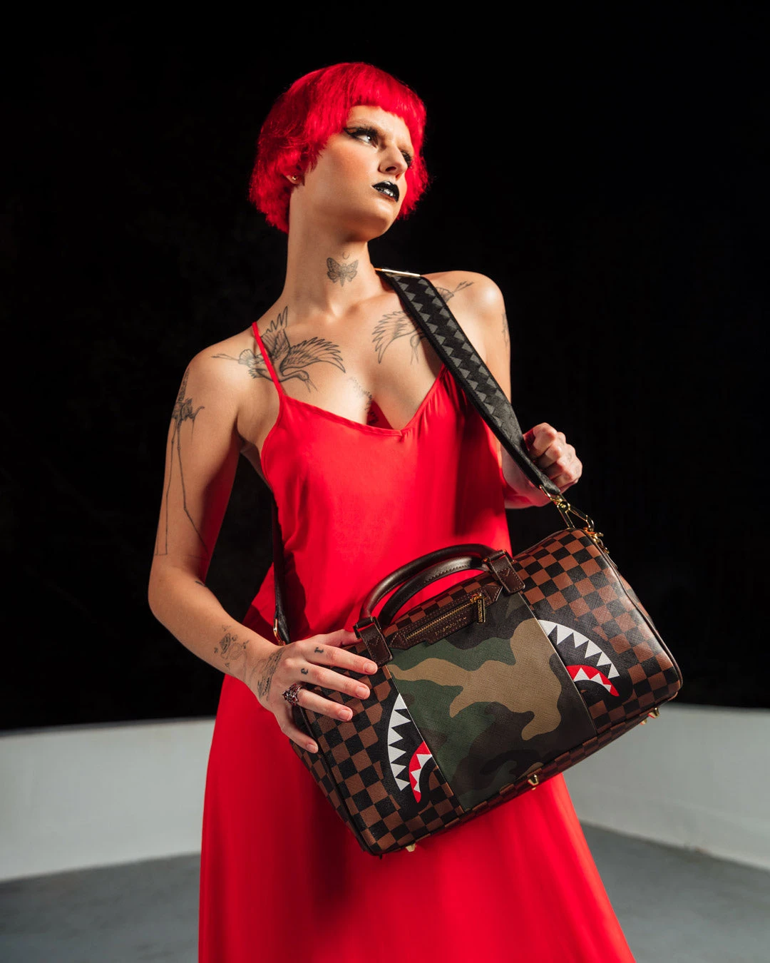 SPRAYGROUND EXTERIOR GOLD ZIP POCKET SHARKS IN PARIS MINI DUFFLE - Image 8